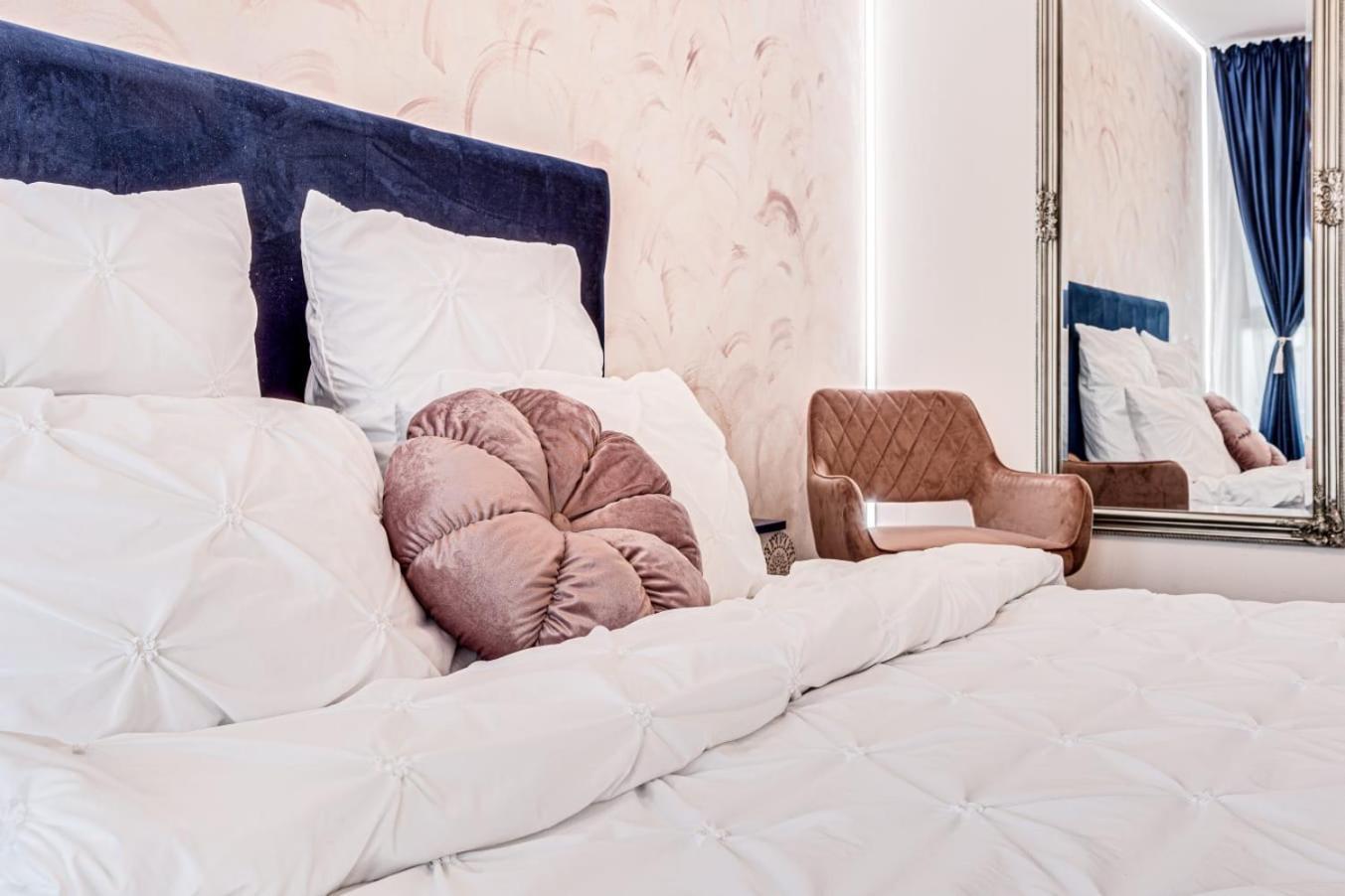 Ari - Ared Luxurious Apartments With Balcony & Free Parking Arad Exterior foto